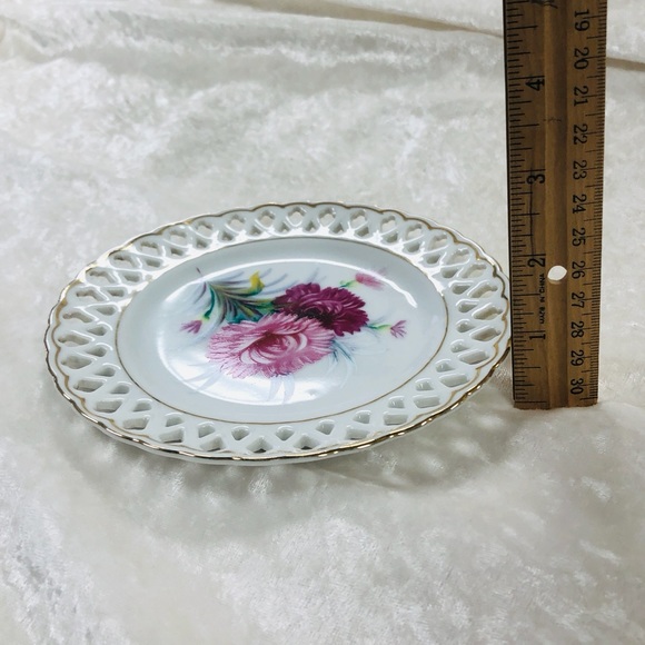 ! Vintage Decorative Plate with Flowers, Gold Edges, Hand Painted, Made in Japan - Picture 4 of 5